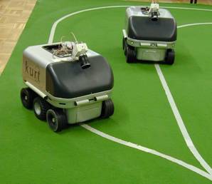 Zwei Roboter koordinieren sich an einer Auffahrt
